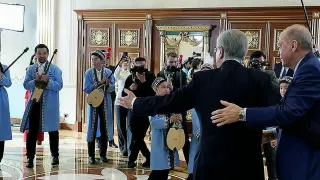 Cumhurbaşkanı Erdoğan'a Kazakistan'da Dombra Sürprizi