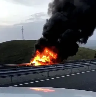 Elazığ'da Seyir Halindeki Otomobil Alev Aldı