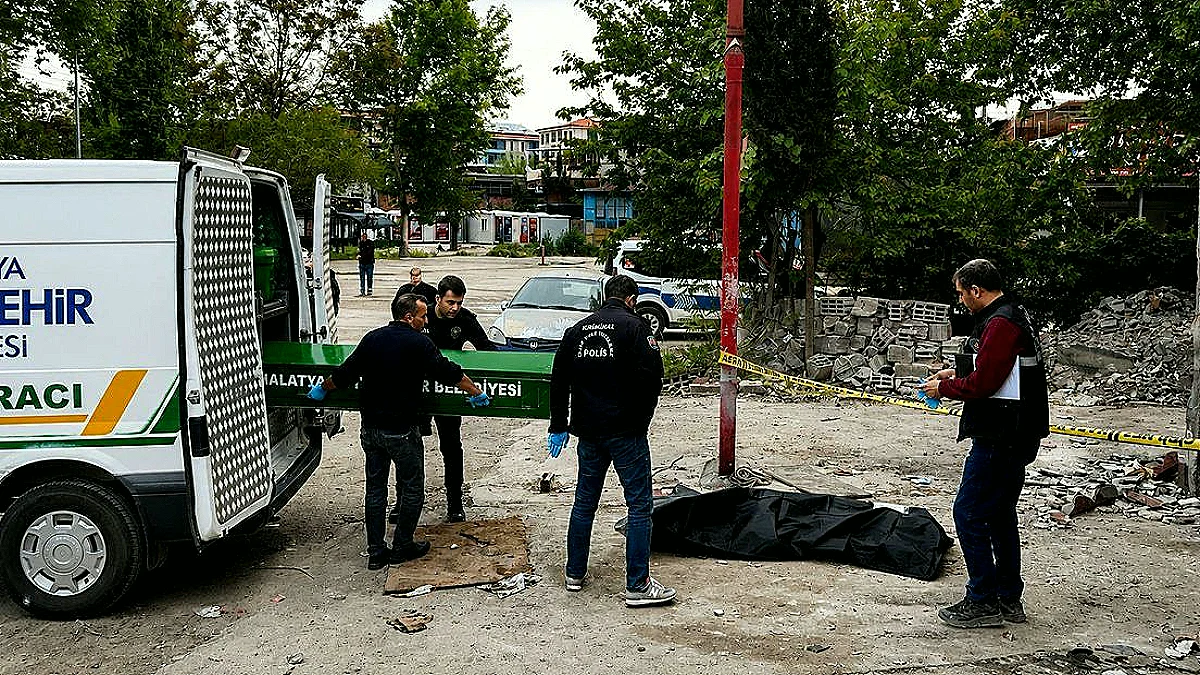 Elektrik Direğinden Düşen Hurdacı Hayatını Kaybetti