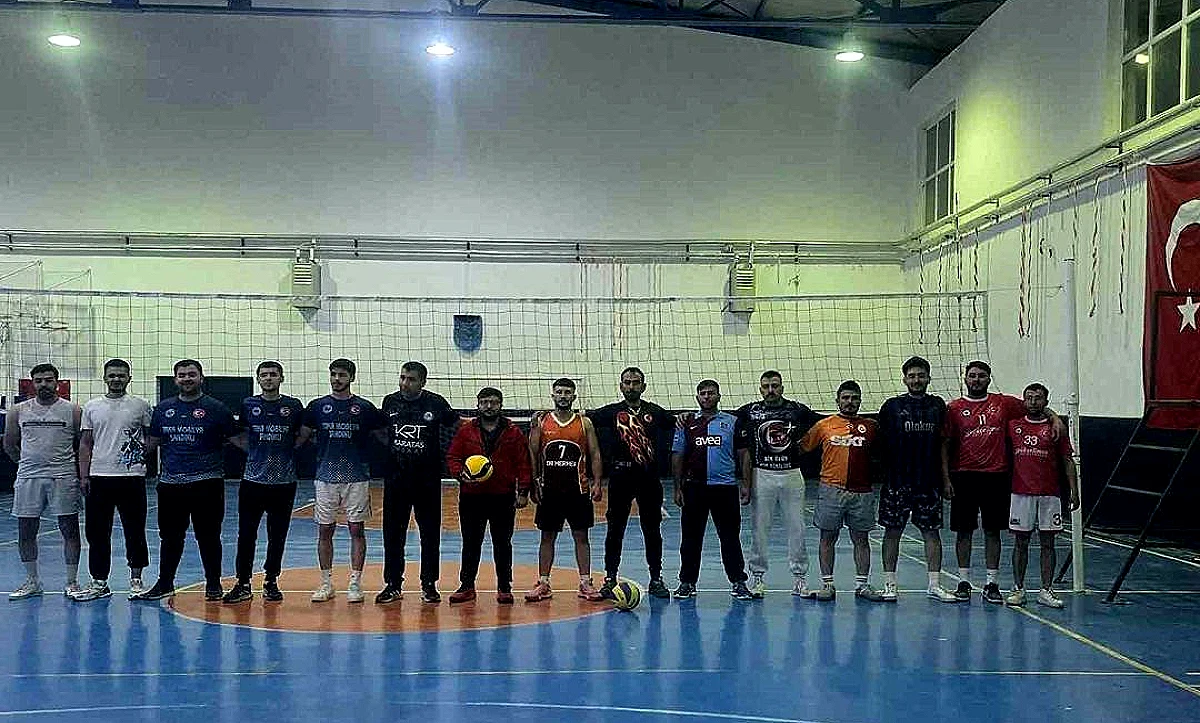 Fatmanur Çelik Voleybol Turnuvası'nda Play-Off Eşleşmeleri Belli Oldu