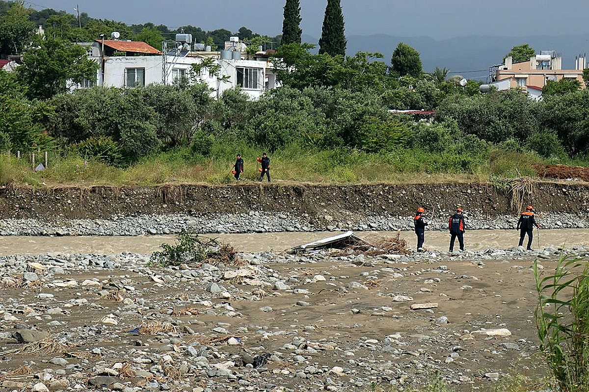 Hatay'da Selde Kaybolan 2 Genç İçin Arama Çalışmaları Sürüyor