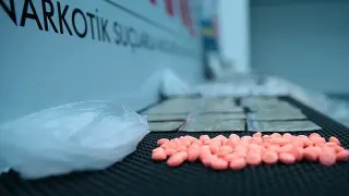 İstanbul'da Uyuşturucu Operasyonu: Yaklaşık 1 Ton Hap Ele Geçirildi