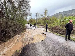 Karabük'te Sağanak ve Dolu Nedeniyle Su Baskınları: 3 Kişi Kurtarıldı