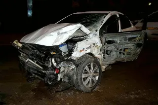 Kırıkkale'de Çekiciye Çarpan Otomobil Sürücüsü Hayatını Kaybetti, Bir Kişi Yaralandı