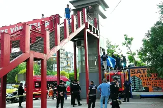 Manisa'da Üst Geçit Asansöründe Sıkışan Genç Hayatını Kaybetti