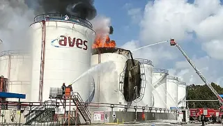 Mersin'deki Yakıt Tankı Yangını Kontrol Altına Alındı