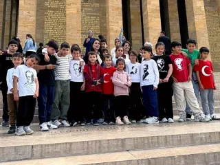 Öğrenciler Kendi Ürettikleri Mumlarla Anıtkabir'i Ziyaret Etti