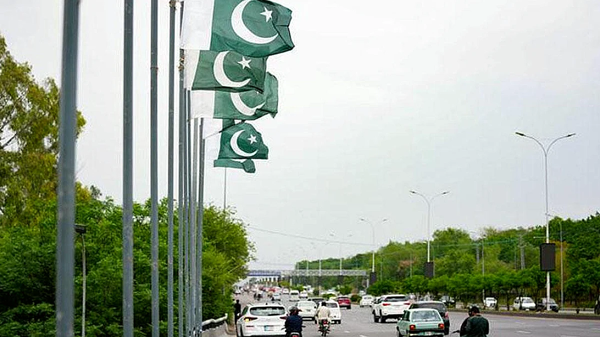 Pakistan'da Polis Noktasına İntihar Saldırısı: 12 Polis Hayatını Kaybetti