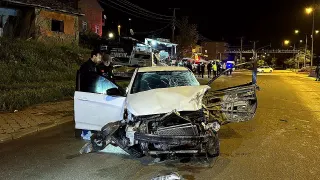 Park Halindeki Çekiciye Çarpan Otomobilde 1 Kişi Hayatını Kaybetti, 1 Kişi Yaralandı
