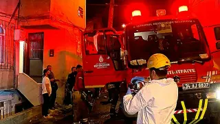 Sakarya'da 3 Katlı Binada Yangın: 4 Yaralı