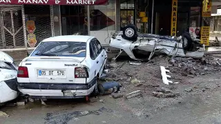 Samsun'da Sel Felaketi: Araçlar Sürüklendi, İş Yerleri Kullanılamaz Hale Geldi