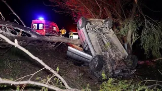 Sivas'ta Ağaca Çarpan Otomobilde 1 Kişi Hayatını Kaybetti, 4 Yaralandı