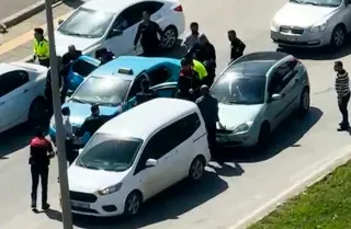 Taksiciyi rehin alıp polisle çatışan şüpheli kovalamaca sonucu yakalandı