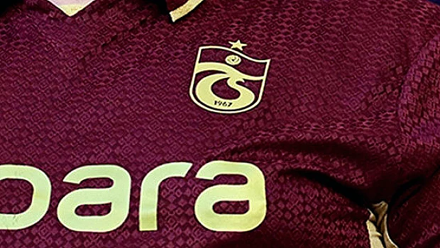 Trabzonspor Taraftar Araçlarına Bıçaklı Saldırı Girişimi Güvenlik Kamerasında