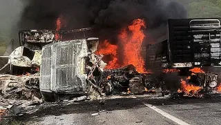 Van-Tatvan kara yolunda feci kaza: 2 sürücü hayatını kaybetti