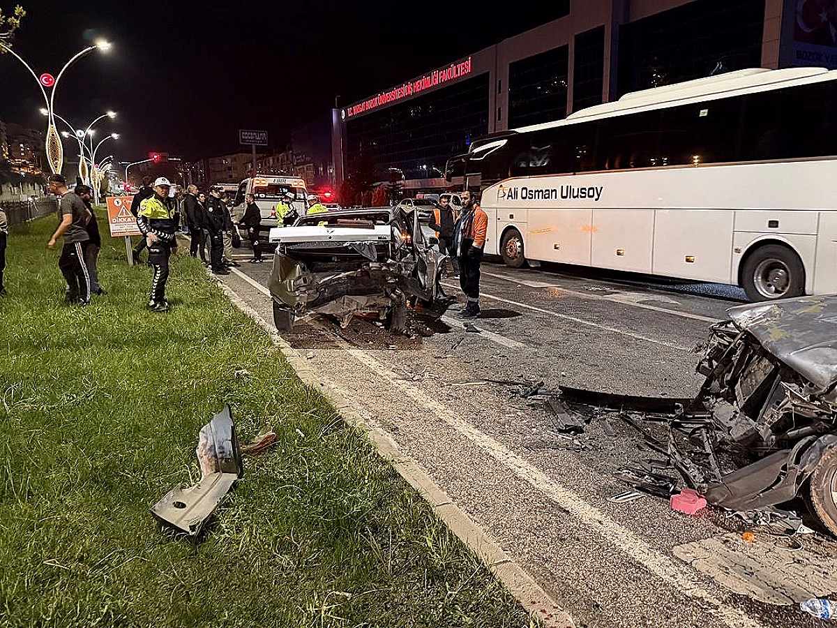 Yozgat'ta Zincirleme Kazada 7 Kişi Yaralandı